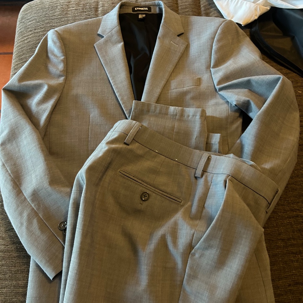 Express Suits - Picture 4 of 4